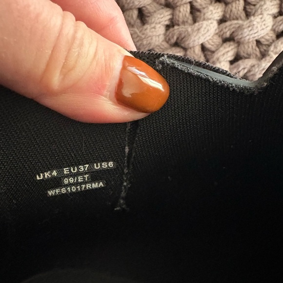 Hunter Women's Refined Black Ankle Boots - Picture 6 of 8